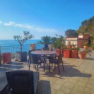 L'oblo , Riomaggiore Italy